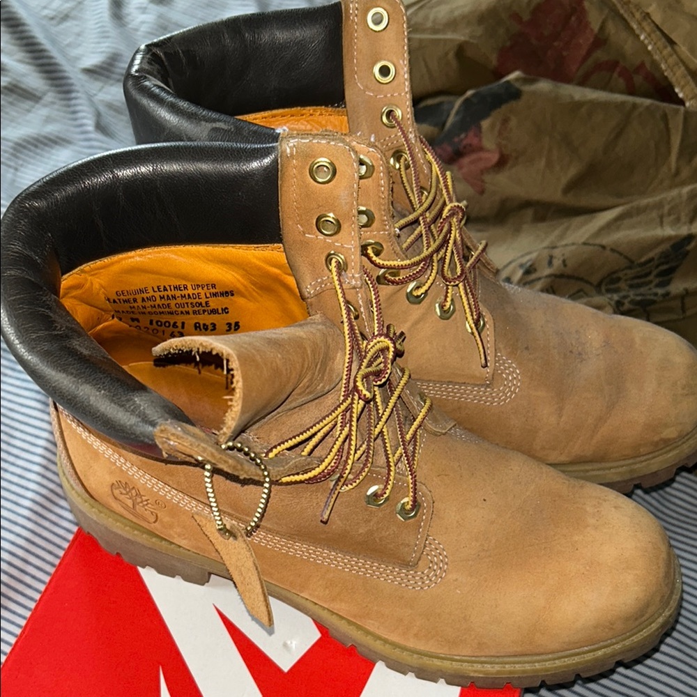 Timberland Tan and Black Boots with Nubuck Leather and Lug Sole